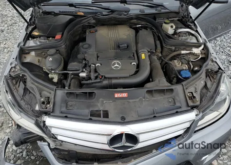 2014 Mercedes-Benz C 250 z USA, uszkodzony, nr VIN WDDGF4HB2EA957750